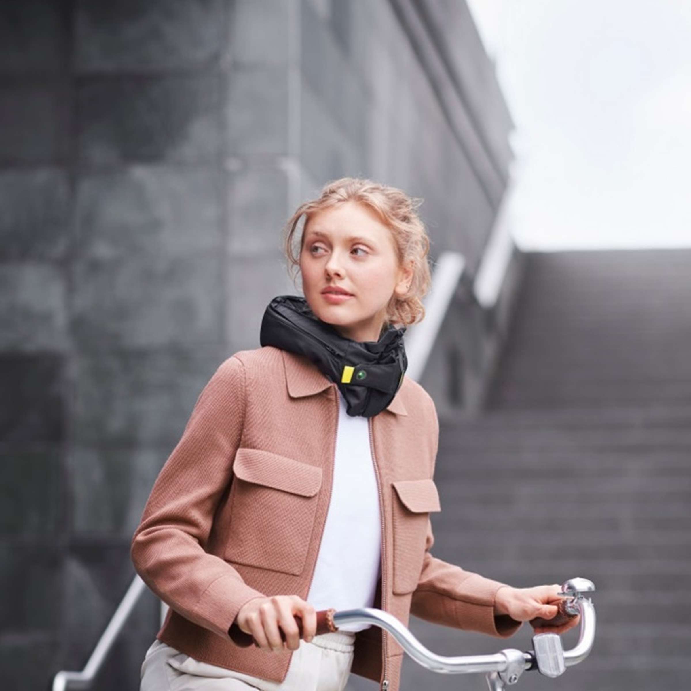 fahrrad-airbag-617jxg-1.jpg Haben Sie Hövding? Alles, was Sie über den Airbag Kragen wissen müssen – Bild 1