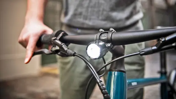 fahrrad-lichter-975djo.webp Fahrradbeleuchtung: Worauf Radfahrer achten müssen | ndr.de – Bild 1