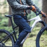 Kaufberatung: Fünf MTB Winterhosen im Kälte Check | BIKE
