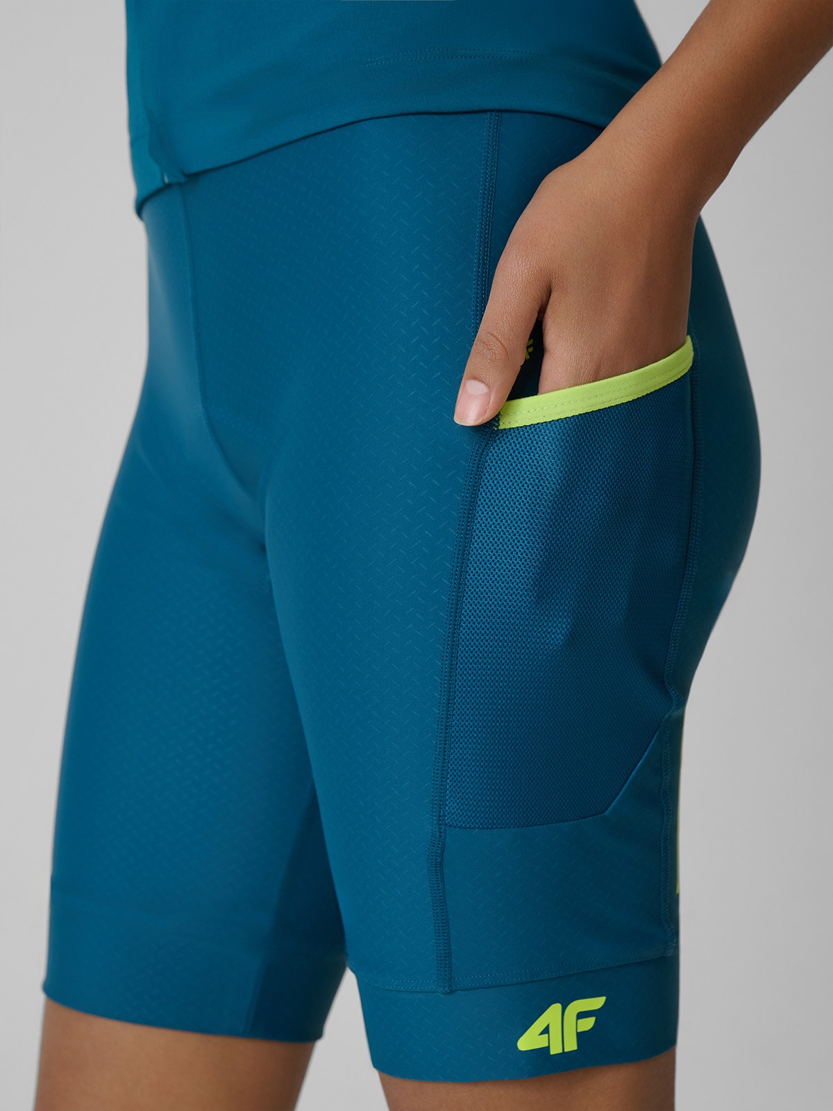 radhose-damen-mit-polster-123lyv-1.jpg Damen Radhose mit Schaum Gel Polster türkis | 4F Sportbekleidung und Schuhe – Bild 1