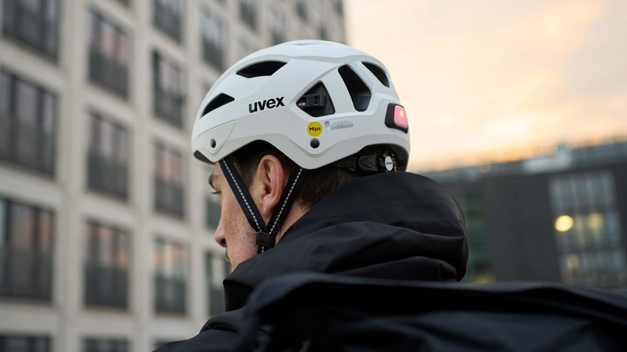 uvex-helm-018tmo-1.jpg Uvex: Dieser Helm hat ein integriertes Fahrradschloss – Bild 1